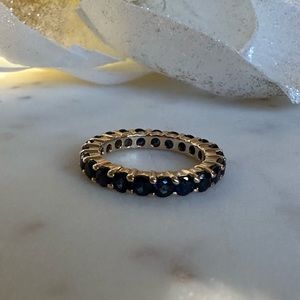Sapphire eternity ring (14kt gold)